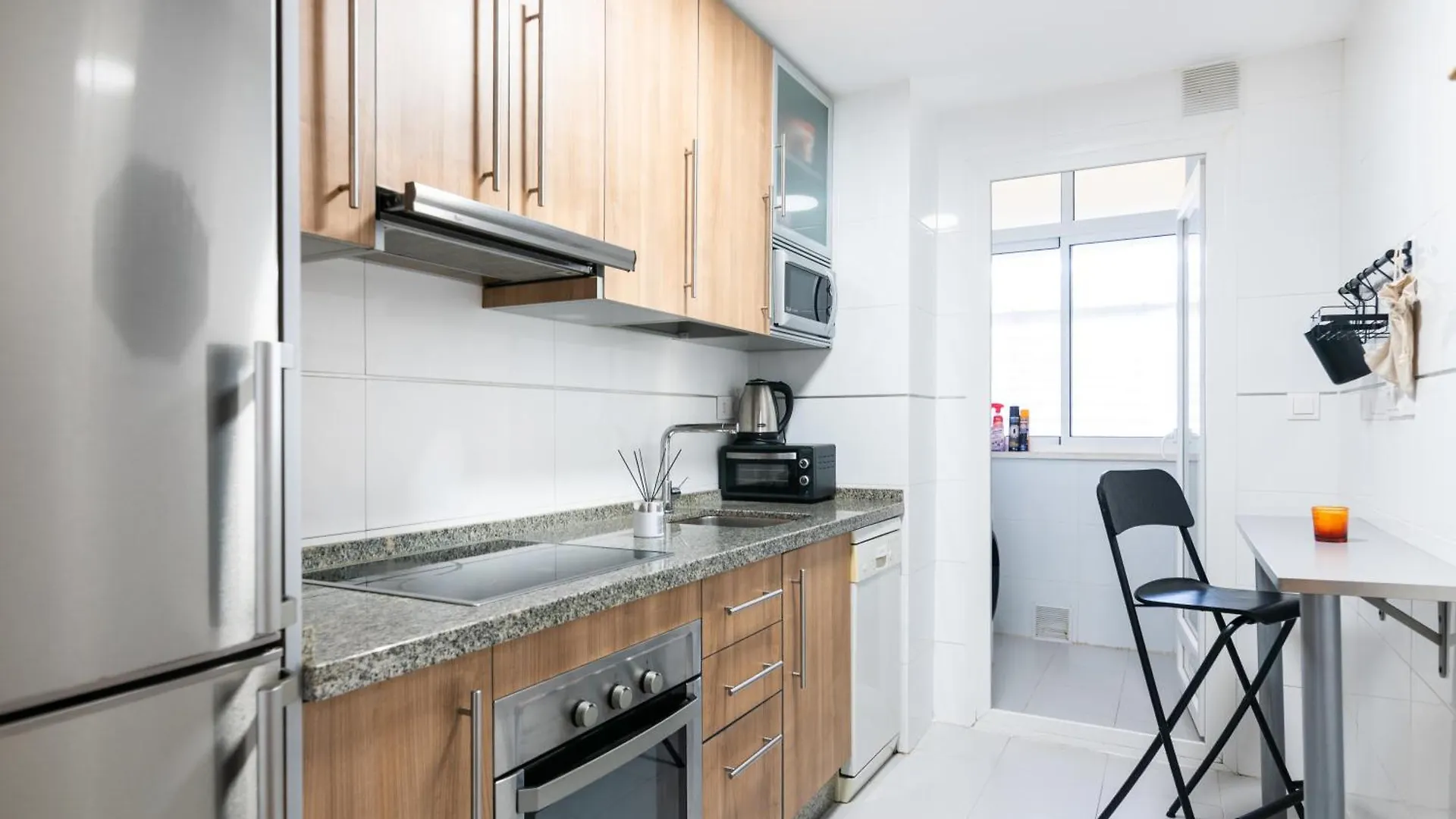 Cozy Apartment With Sea Views In 贝纳尔马德纳