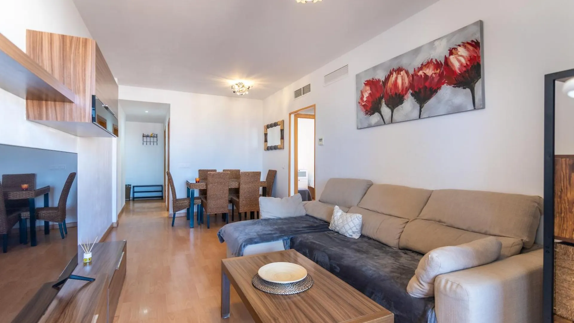 Cozy Apartment With Sea Views In 贝纳尔马德纳