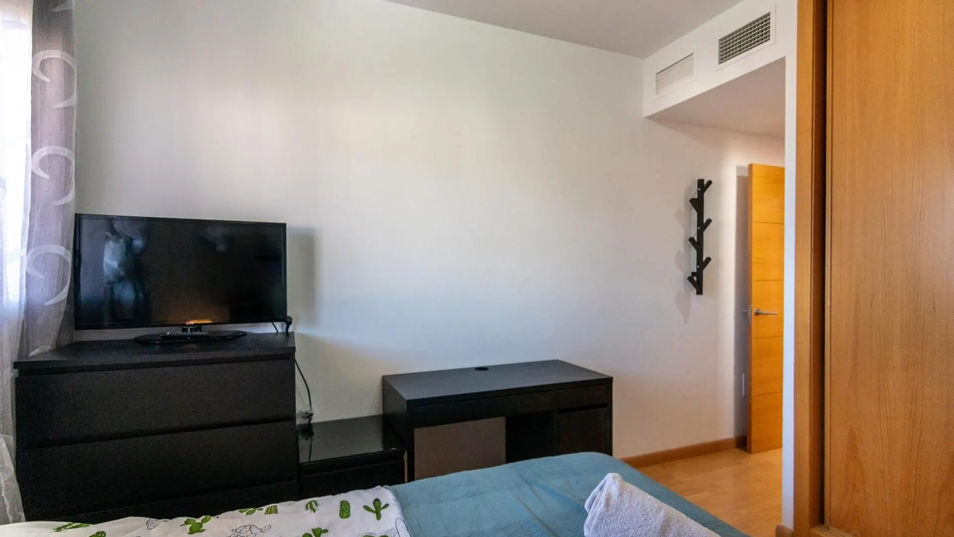 Cozy Apartment With Sea Views In 贝纳尔马德纳 0*,